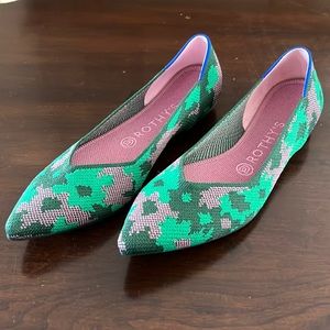 Rothys Points Botanicamo unworn pink and green camo print size 9